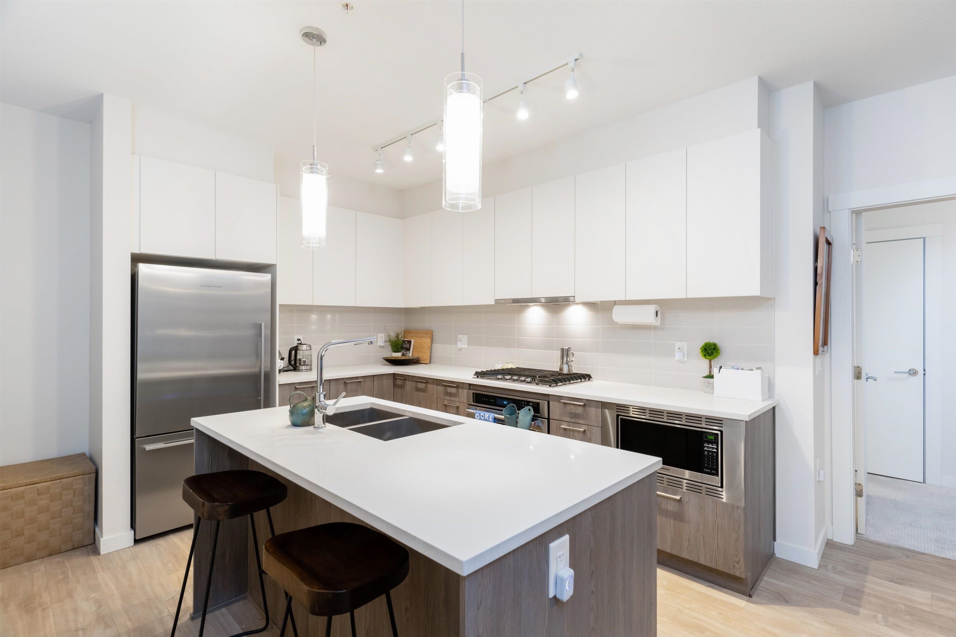 311-625 E 3rd Street, North Vancouver, BC, V7L 0G3