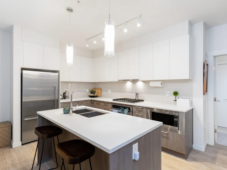 311-625 E 3rd Street, North Vancouver, BC, V7L 0G3