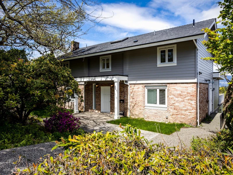 2277 W 32nd Avenue, Vancouver BC V6L 2B1