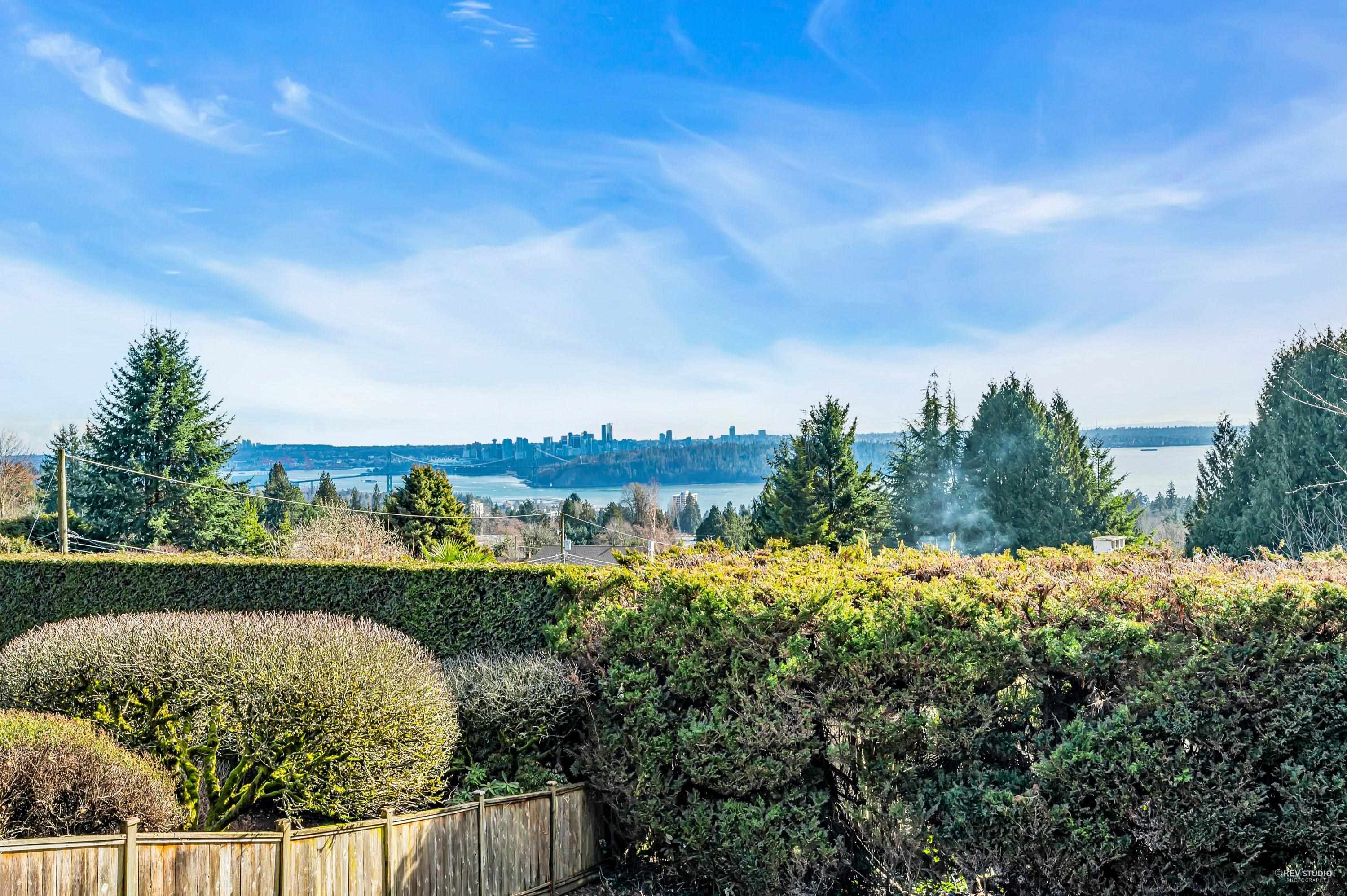 1890 Rosebery Avenue, West Vancouver, BC, V7V 2Z6