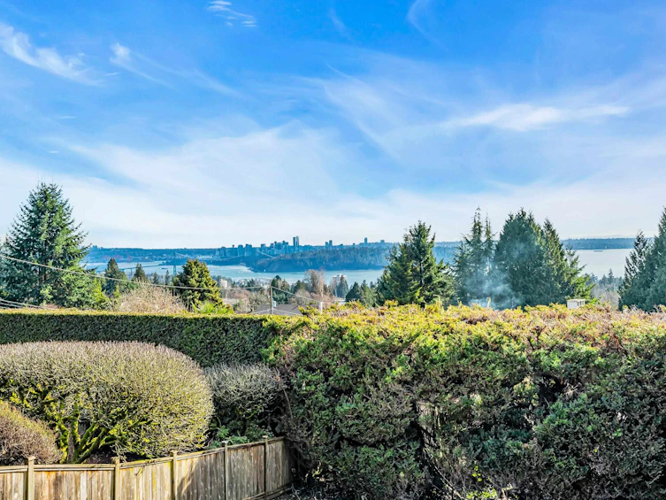 1890 Rosebery Avenue, West Vancouver, BC, V7V 2Z6