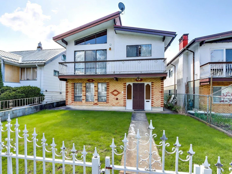 2120 E 40th Avenue, Vancouver BC V5P 1J3