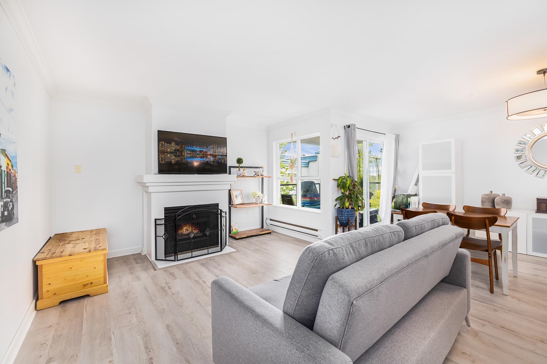 302-820 Habgood Street, Surrey, BC, V4B 4W3