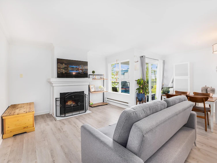 302-820 Habgood Street, Surrey, BC, V4B 4W3