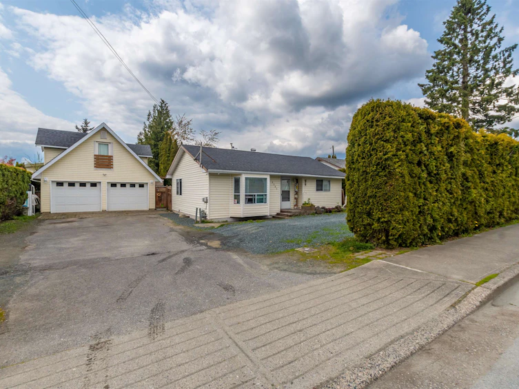 8585 Broadway Street, Chilliwack, BC, V2P 5V4