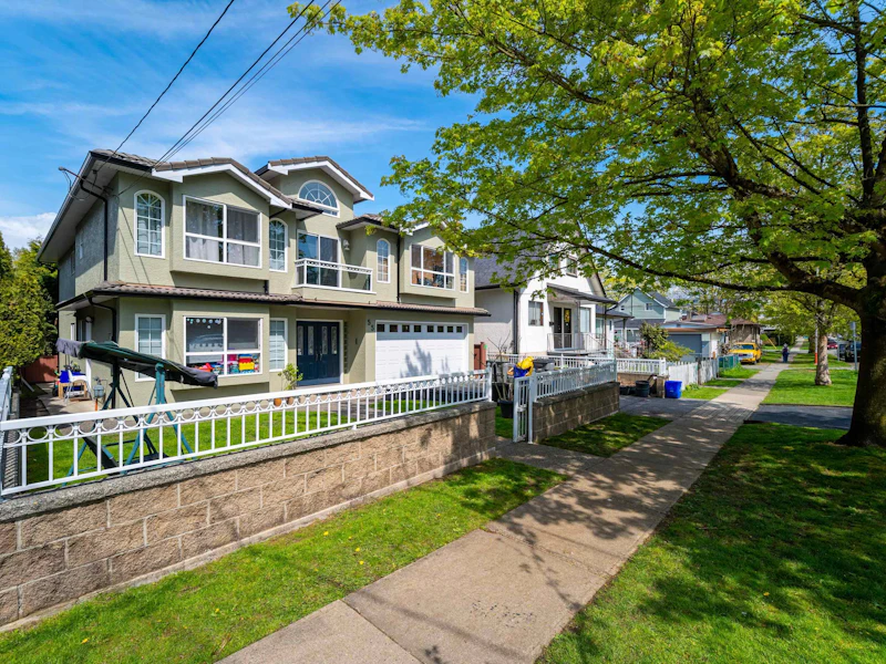 55 E 18th Avenue, Vancouver BC V5V 1E1