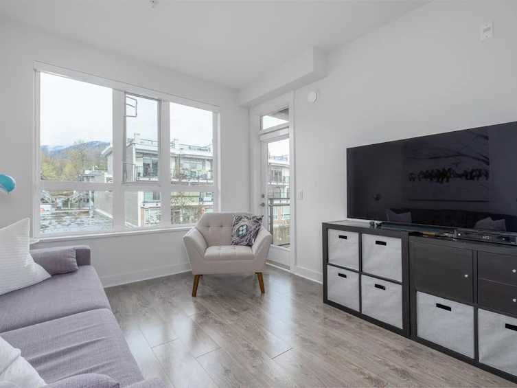302-733 W 14th Street, North Vancouver, BC, V7M 0C6