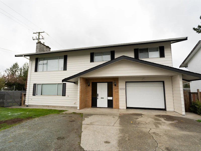 3211 Clearbrook Road, Abbotsford BC V2T 4N9