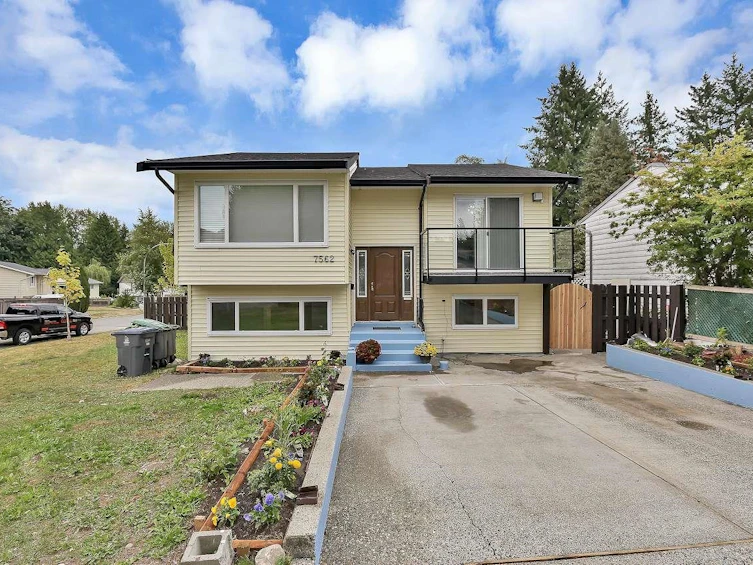 7562 142 Street, Surrey, BC, V3W 5N8