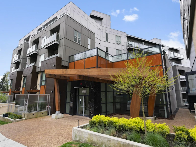 208 - 9689 140th Street, Surrey BC