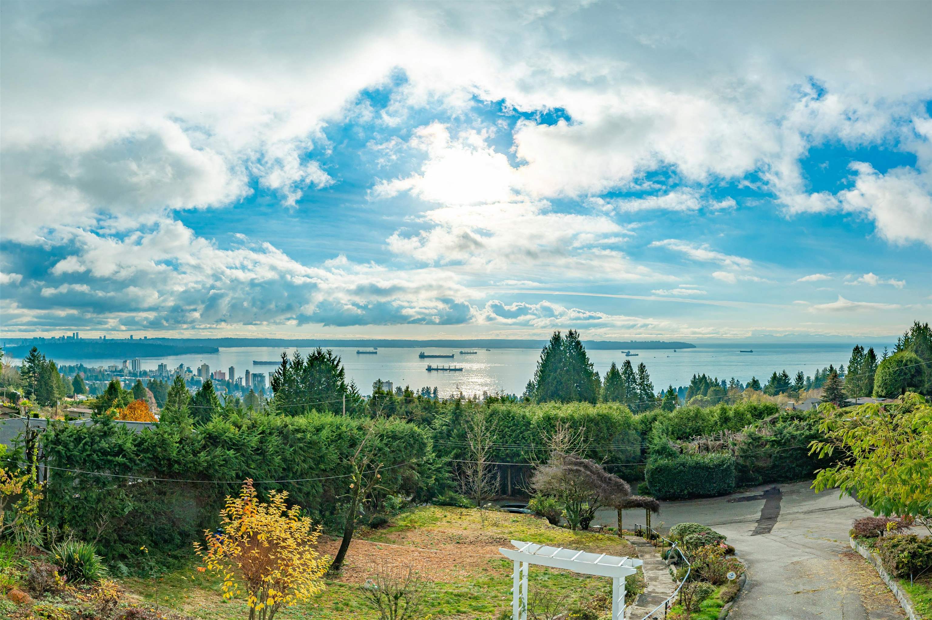 2030 Russet Way, West Vancouver, BC, V7V 3B4