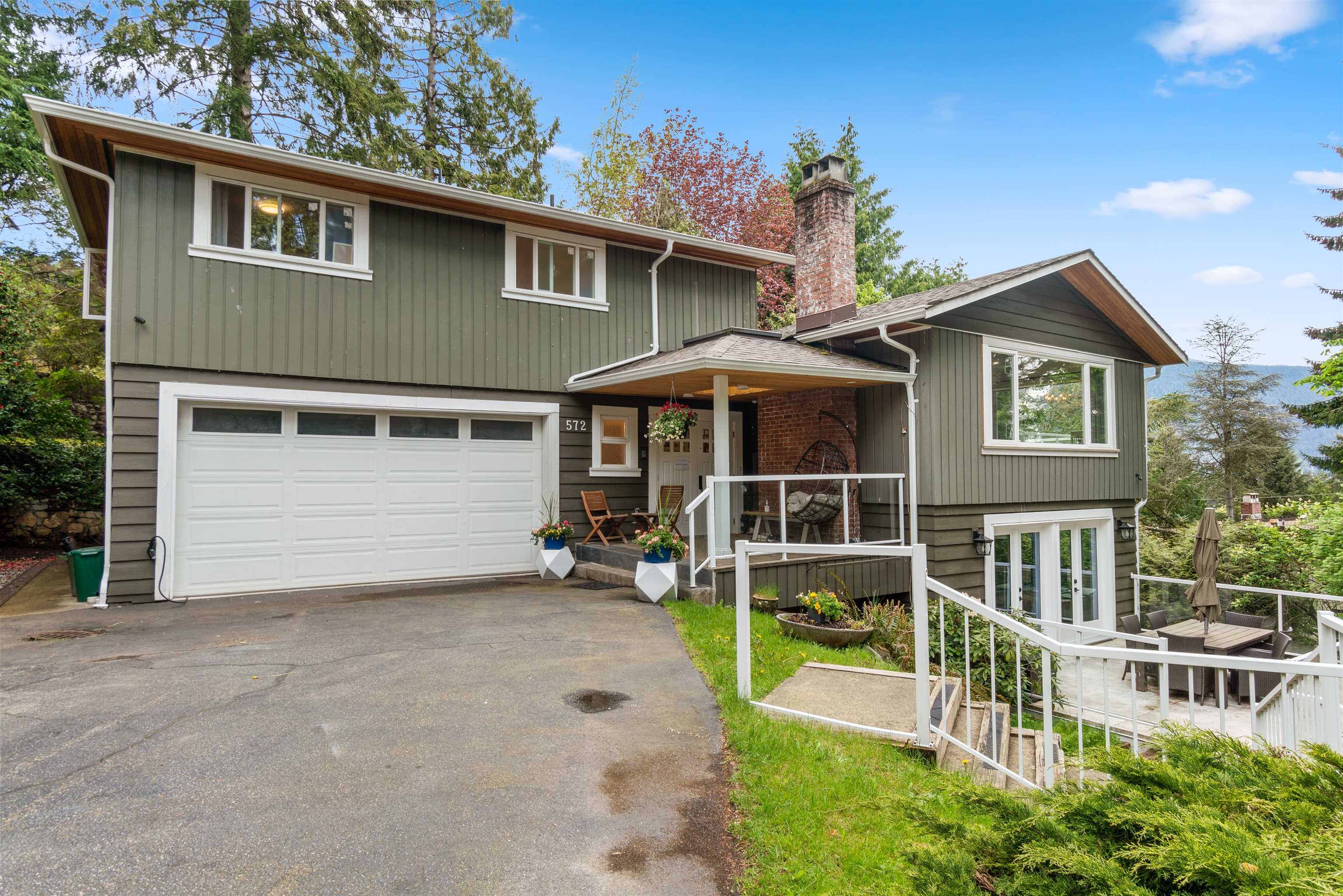 572 St. Giles Road, West Vancouver, BC, V7S 1L8