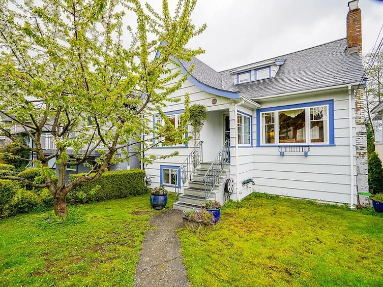 128 Fell Avenue, Burnaby, BC, V5B 3Y2
