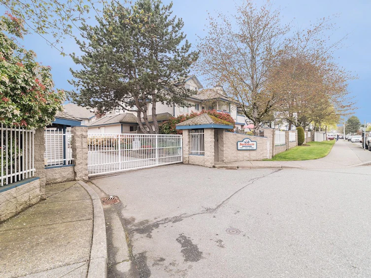 222-7837 120a Street, Surrey, BC, V3W 0W9