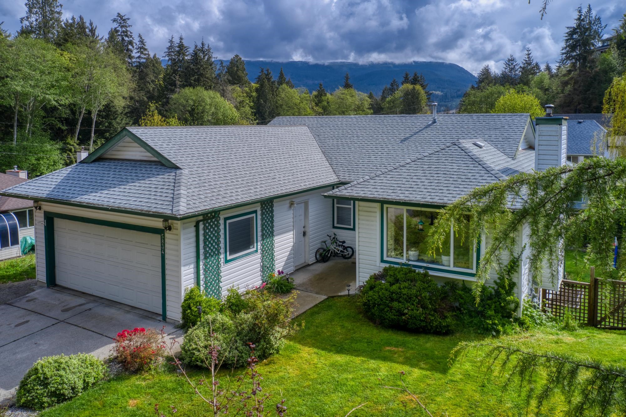 5834 Reef Road, Sechelt, BC, V7Z 0R4