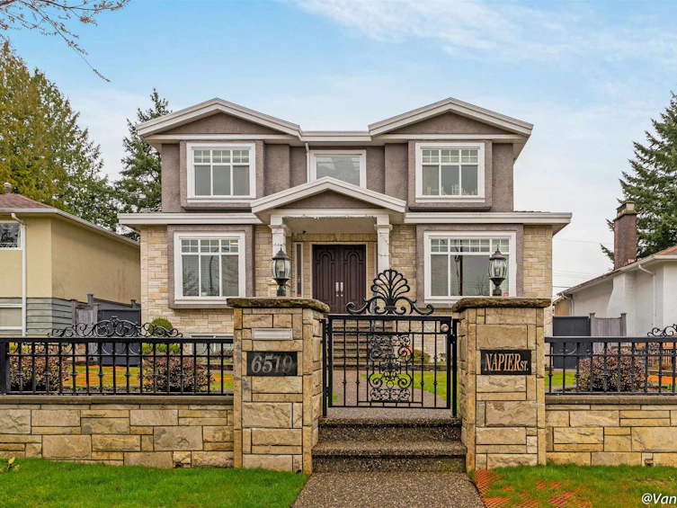 6519 Napier Street, Burnaby, BC, V5B 2C2
