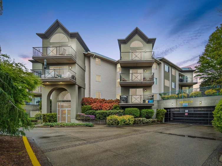 220-32725 George Ferguson Way, Abbotsford, BC, V2T 5M5