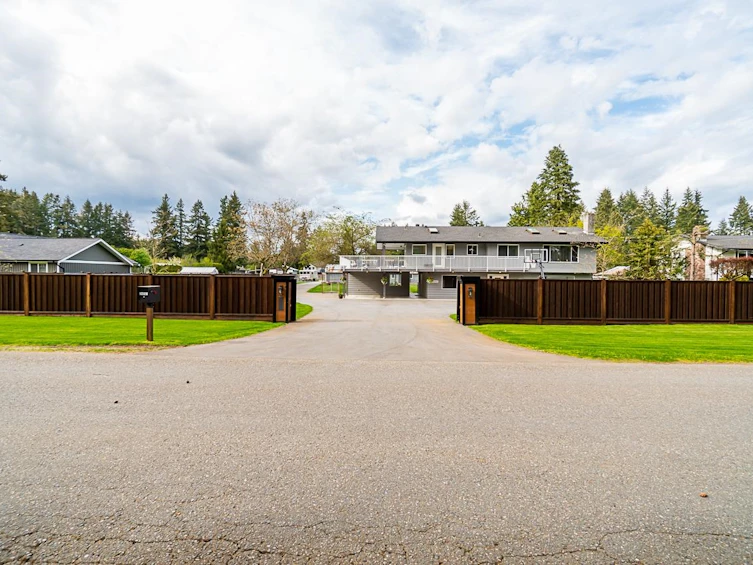 24061 55 Avenue, Langley, BC, V2Z 2N7