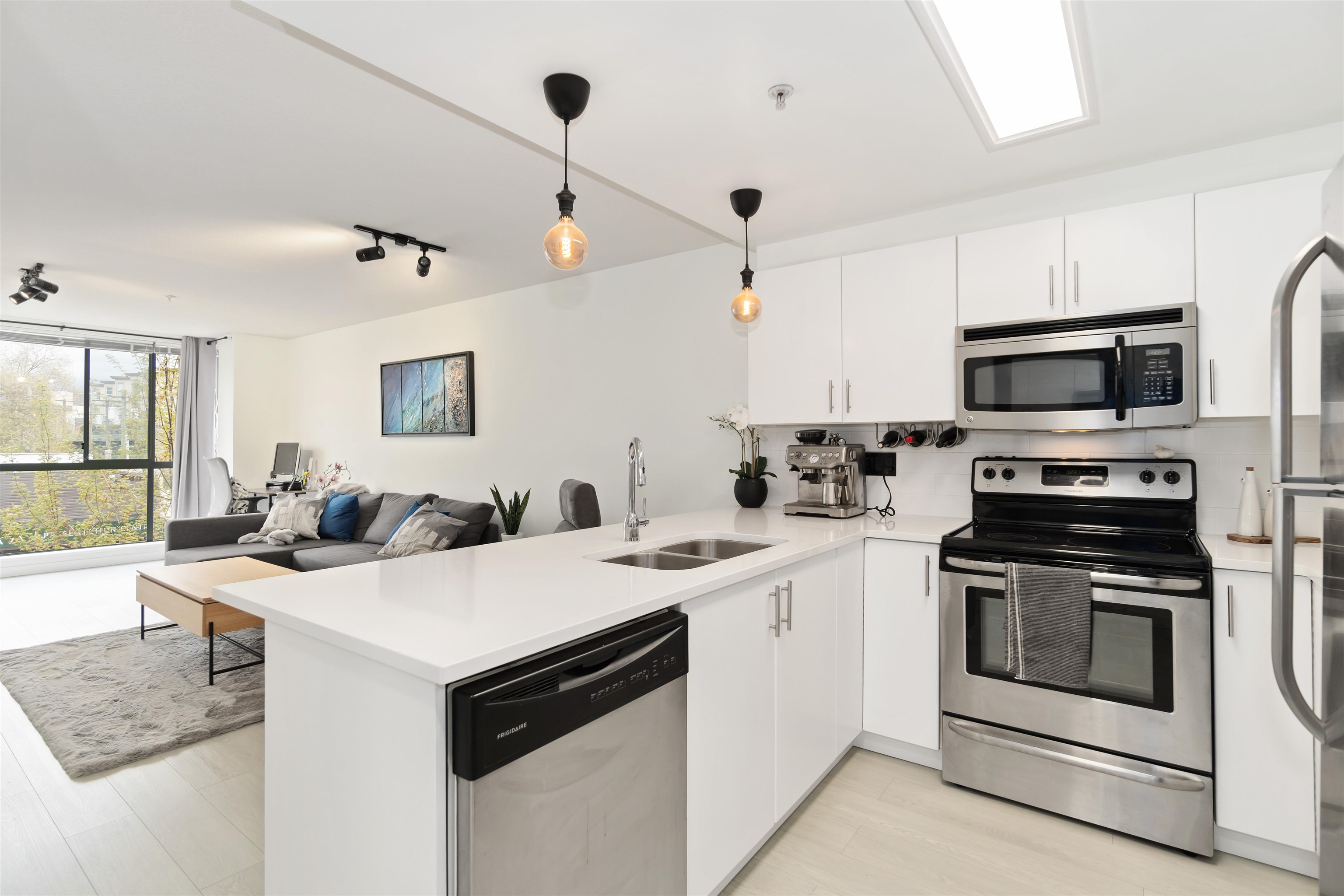 408-212 Lonsdale Avenue, North Vancouver, BC, V7M 2G1