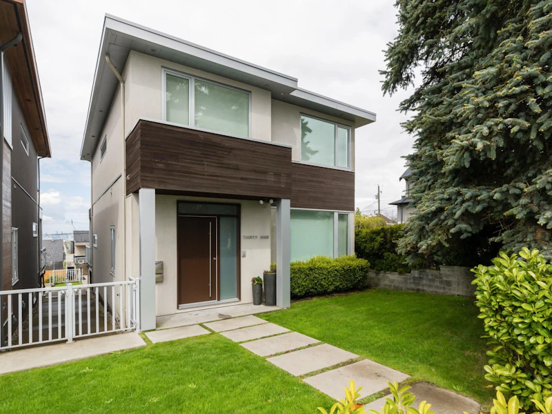 39 N Glynde Avenue, Burnaby BC V5B 1G8