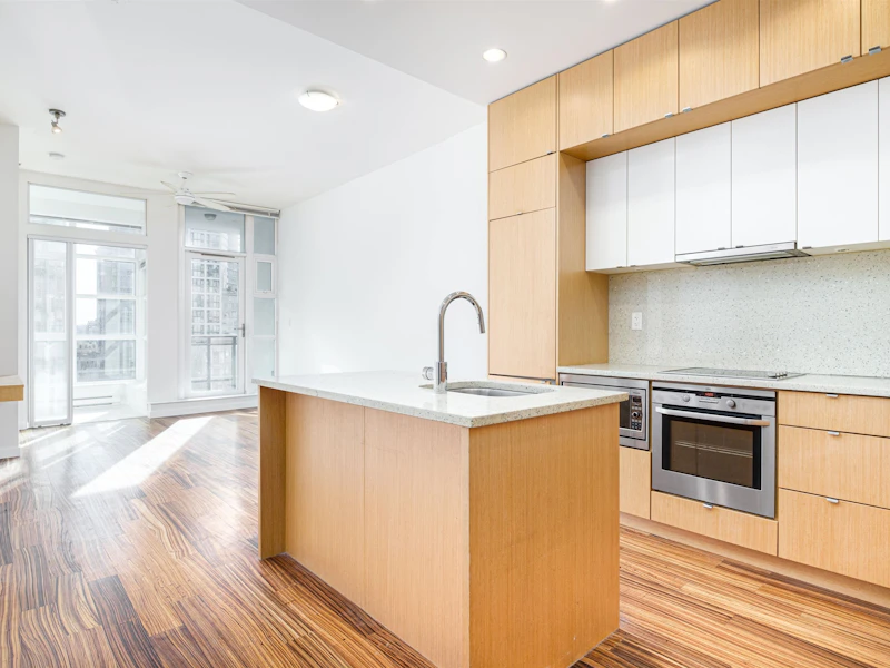609 - 1205 Howe Street, Vancouver BC V6Z 0B2