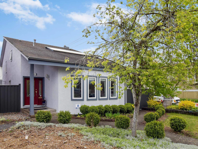 7541 2nd Street, Burnaby BC V3N 3R7