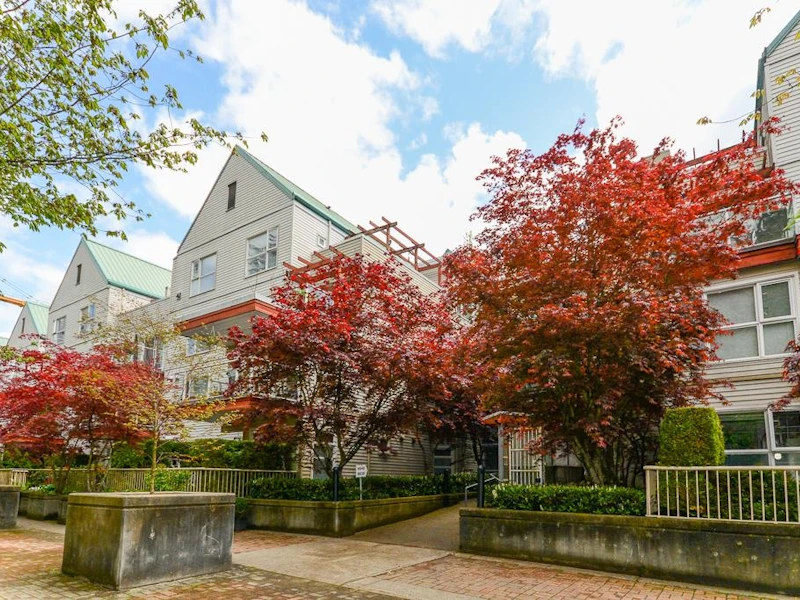 D205 - 9838 Whalley Boulevard, Surrey BC V3T 5S8