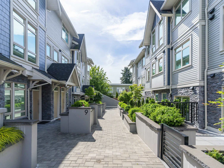 10-115 W Queens Road, North Vancouver, BC, V7N 2K4