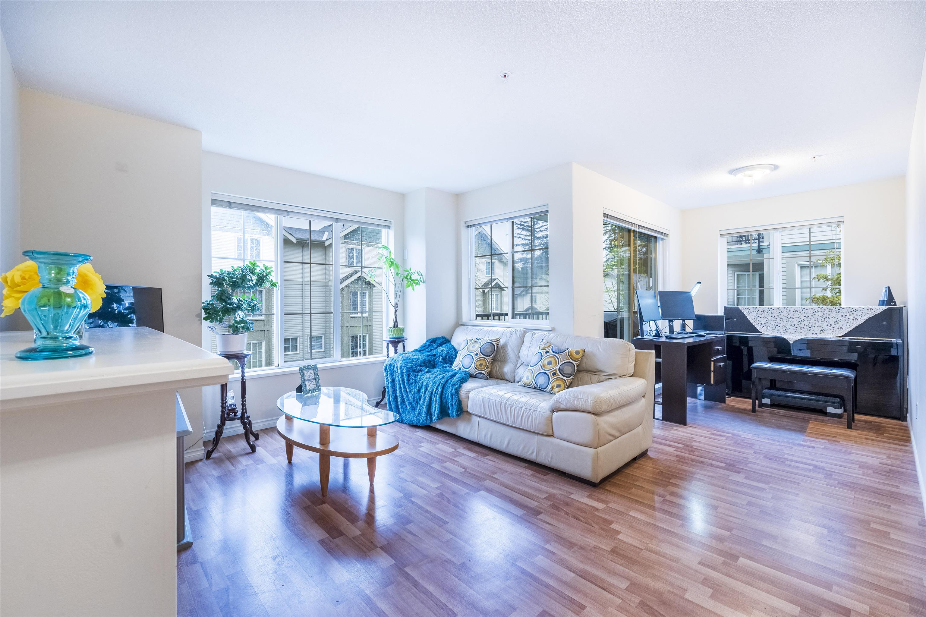 302-14877 100 Avenue, Surrey, BC, V3R 3H1
