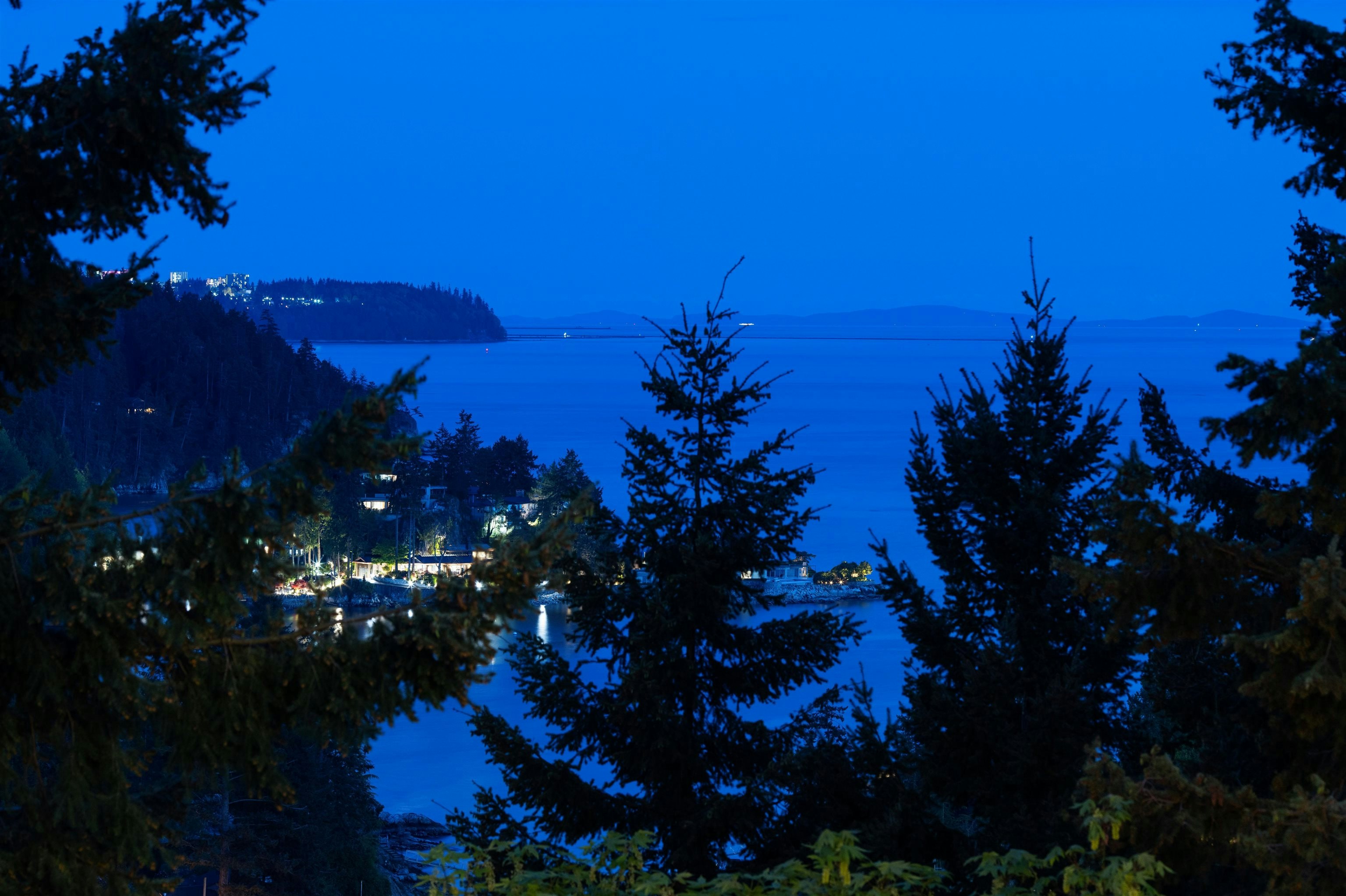5860 Falcon Road, West Vancouver, BC, V7W 1S3