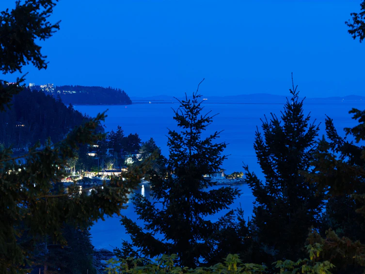 5860 Falcon Road, West Vancouver, BC, V7W 1S3