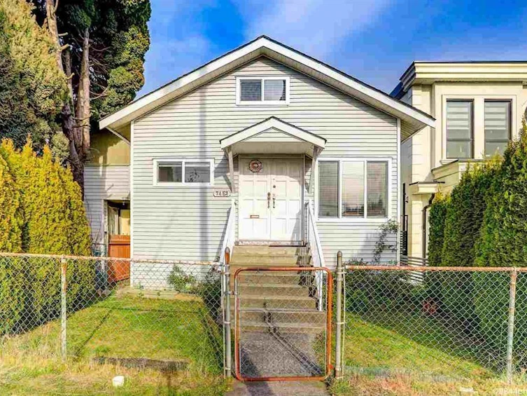 7452 Main Street, Vancouver, BC, V5X 3J8