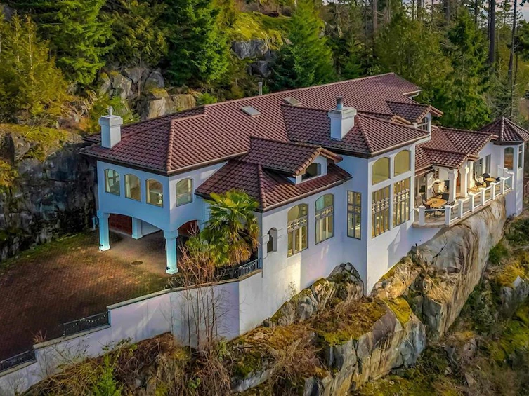 5051 Meadfeild Road, West Vancouver, BC, V7W 3G2