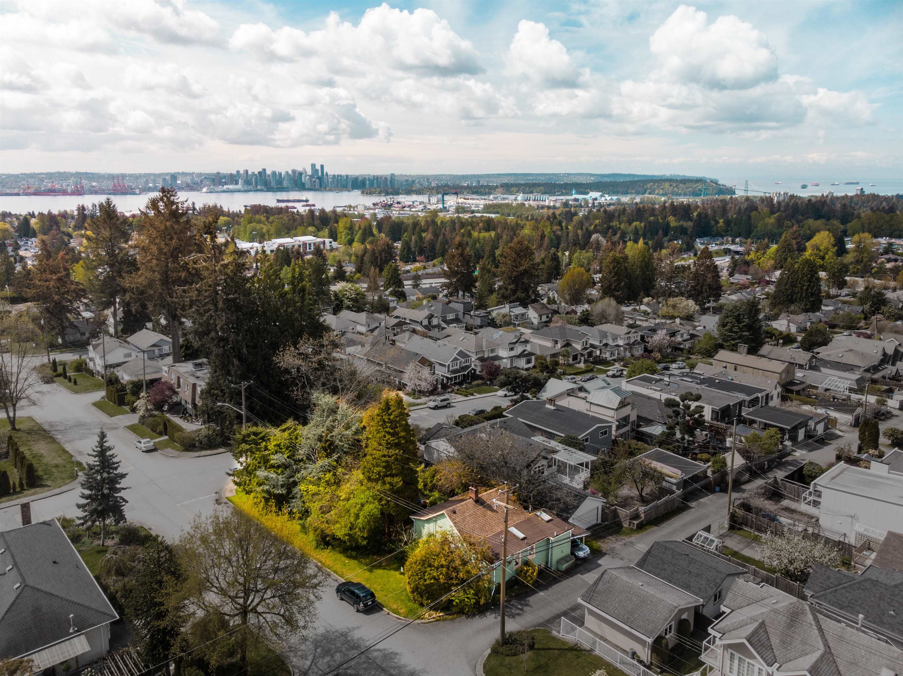 302 W 27th Street, North Vancouver, BC, V7N 2H4