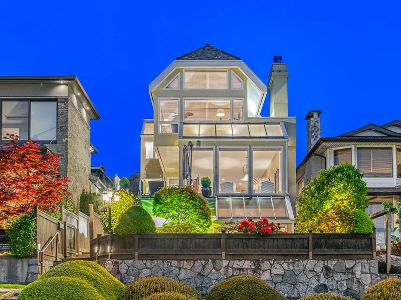 122 N Hythe Avenue, Burnaby BC V5B 1G4