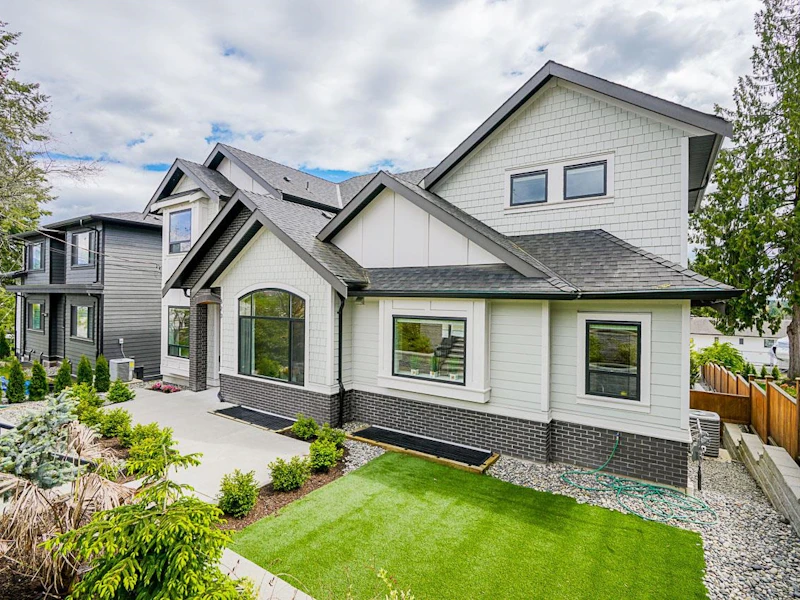 820 Victoria Drive, Port Coquitlam BC V3B 2T9
