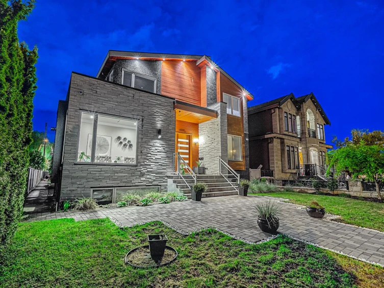 6537 Wales Street, Vancouver, BC, V5S 2R4