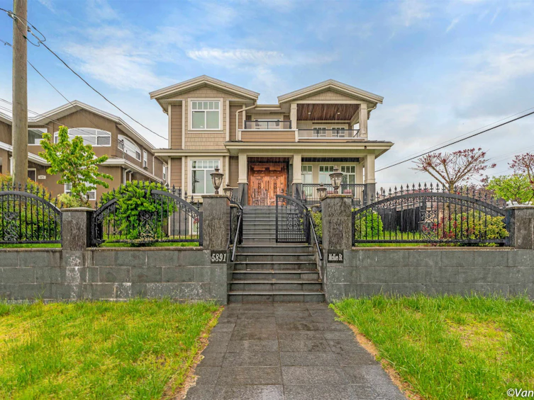 5891 Mckee Street, Burnaby, BC, V5J 2V4