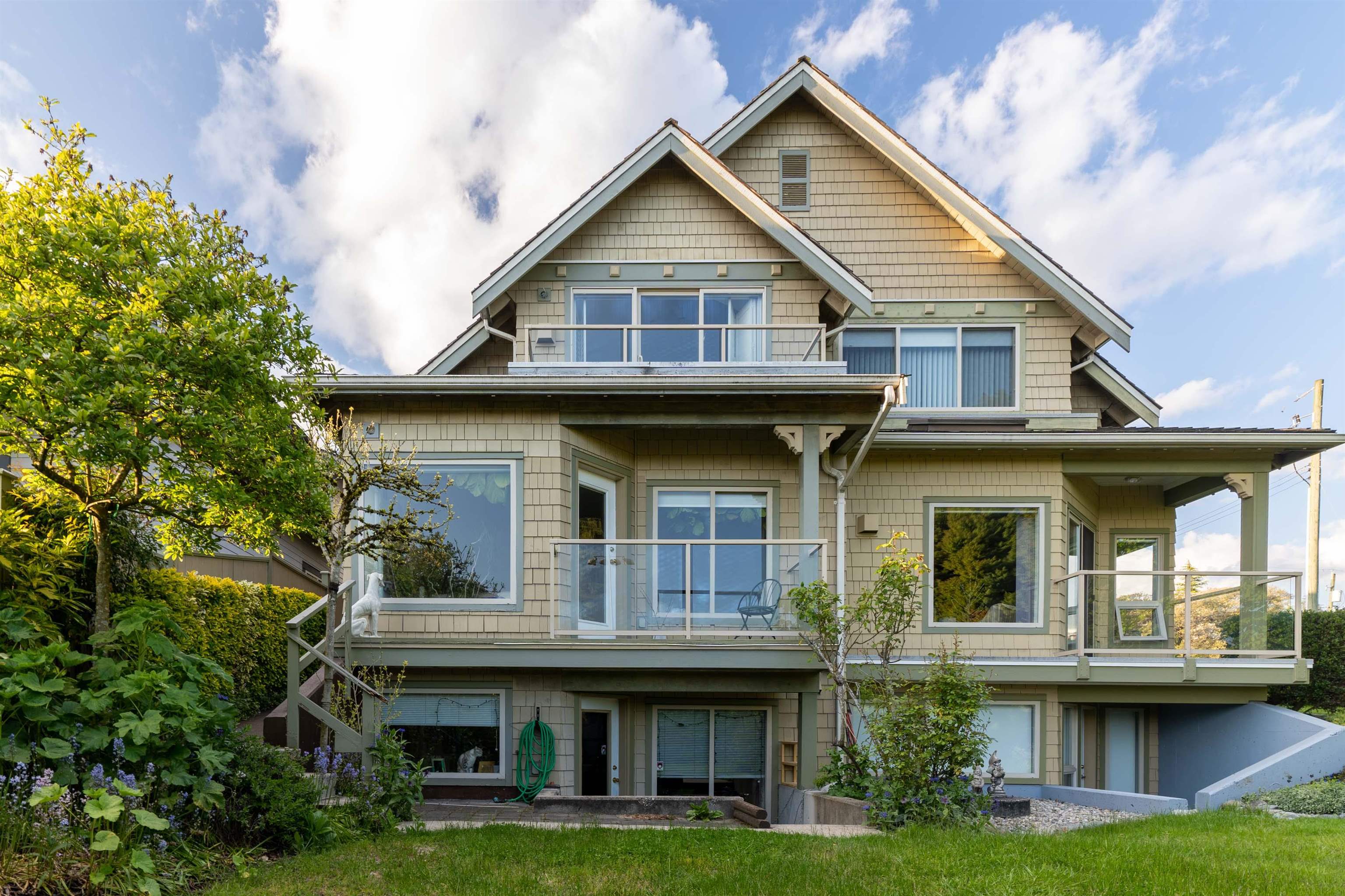 1207 Marine Drive, West Vancouver, BC, V7T 1B4