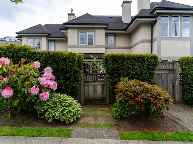 116-245 W 15th Street, North Vancouver, BC, V7M 1S3
