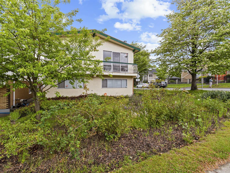 18 W 62nd Avenue, Vancouver, BC, V5X 2E1