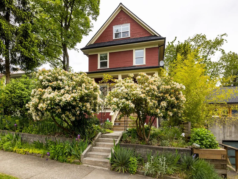 863 E 15th Avenue, Vancouver BC V5T 2S1