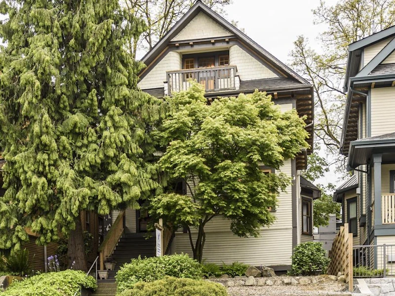 34 E 12th Avenue, Vancouver BC V5T 2G5