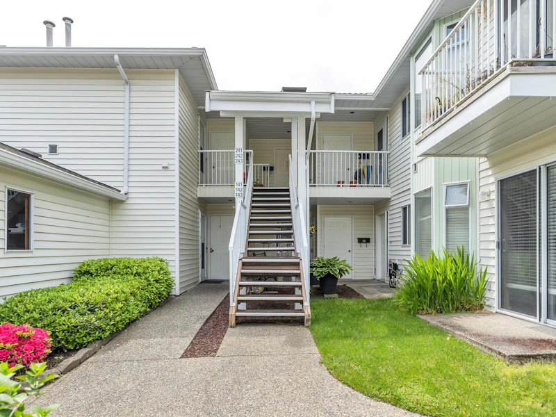 142 - 7156 121st Street, Surrey BC V3W 0J6