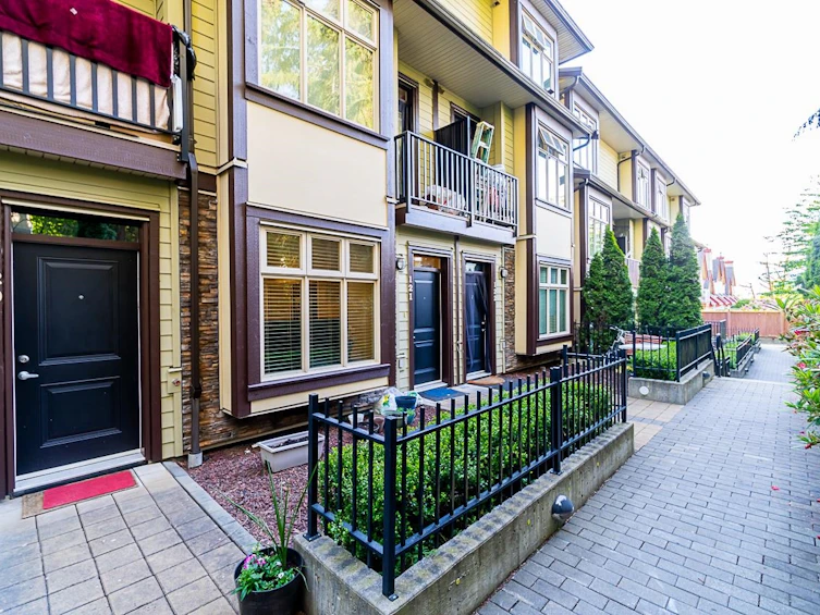 121-5588 Patterson Avenue, Burnaby, BC, V5H 0A7
