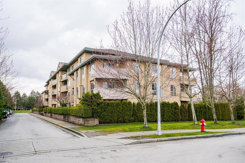 206-13780 76 Avenue, Surrey, BC, V3W 1E5