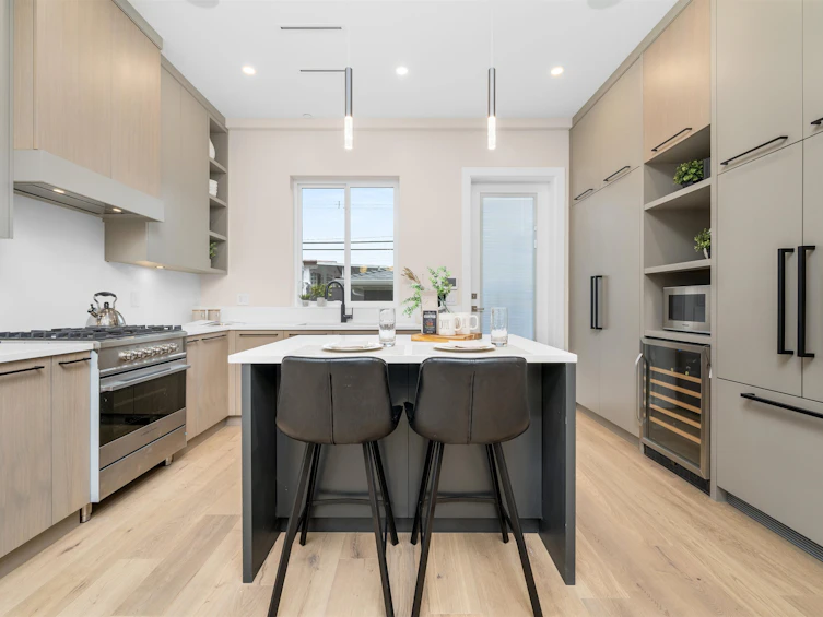4246 Victoria Drive, Vancouver, BC, V5N 4N4