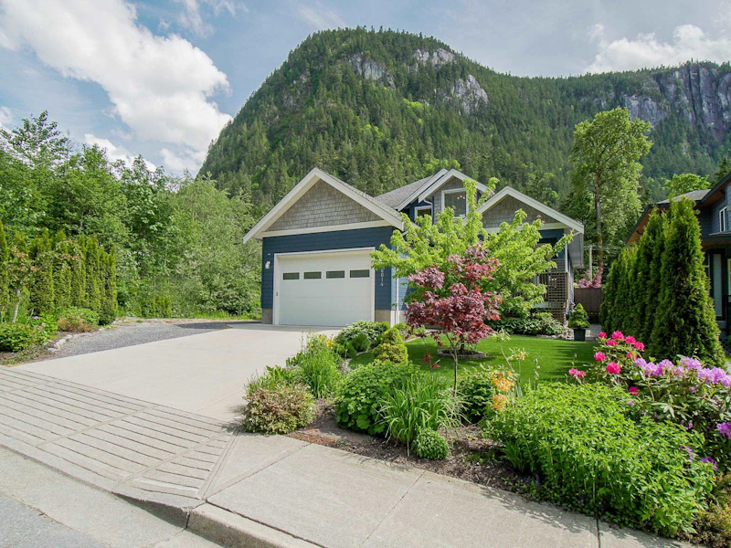 38614 Westway Avenue, Squamish BC V8B 0T6