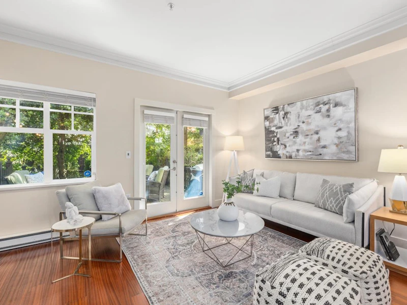 2132 W 8th Avenue, Vancouver BC V6K 2A4