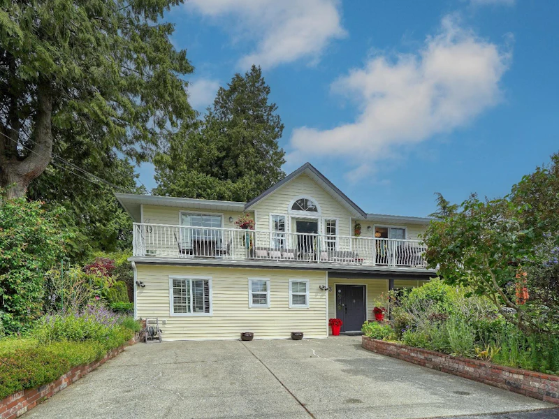 16133 9th Avenue, Surrey BC V4A 1A5